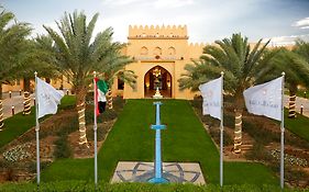 فندق تلال ليوا, شارع مدينة زايد